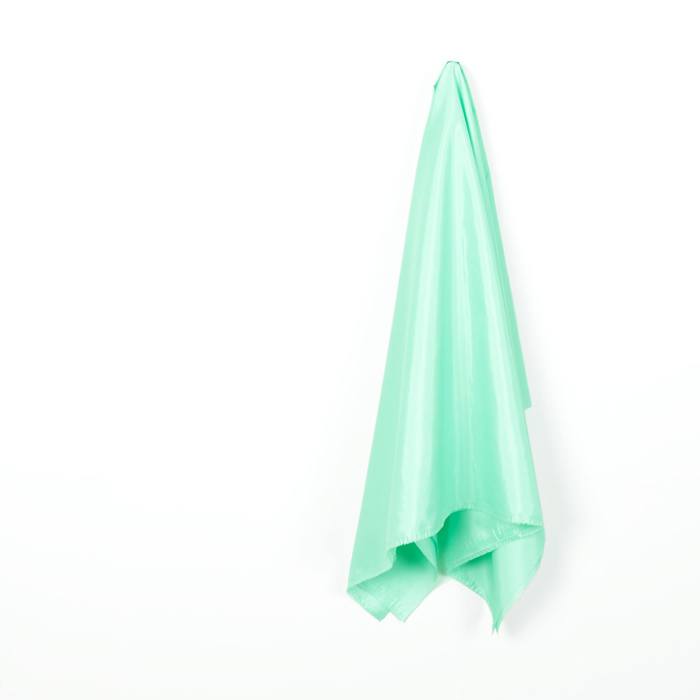 Crisp_Poly_Lining-Mint-Hang.jpg