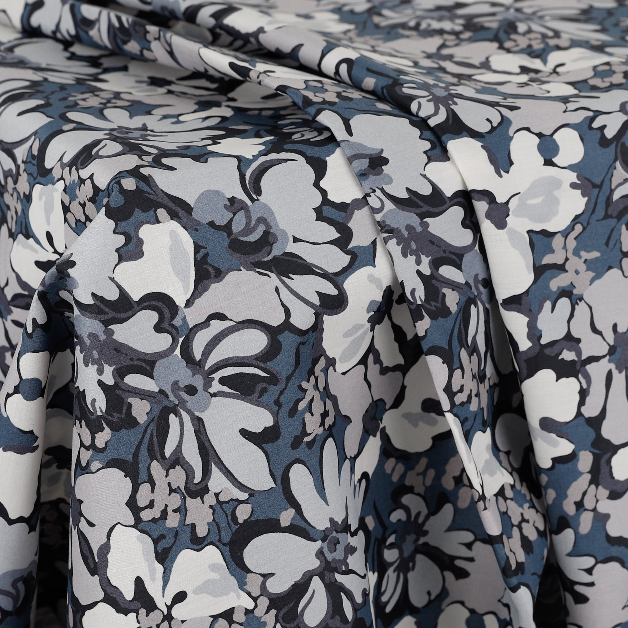 Liberty_Tana_Lawn-Alison-LewisB_Hang.jpg