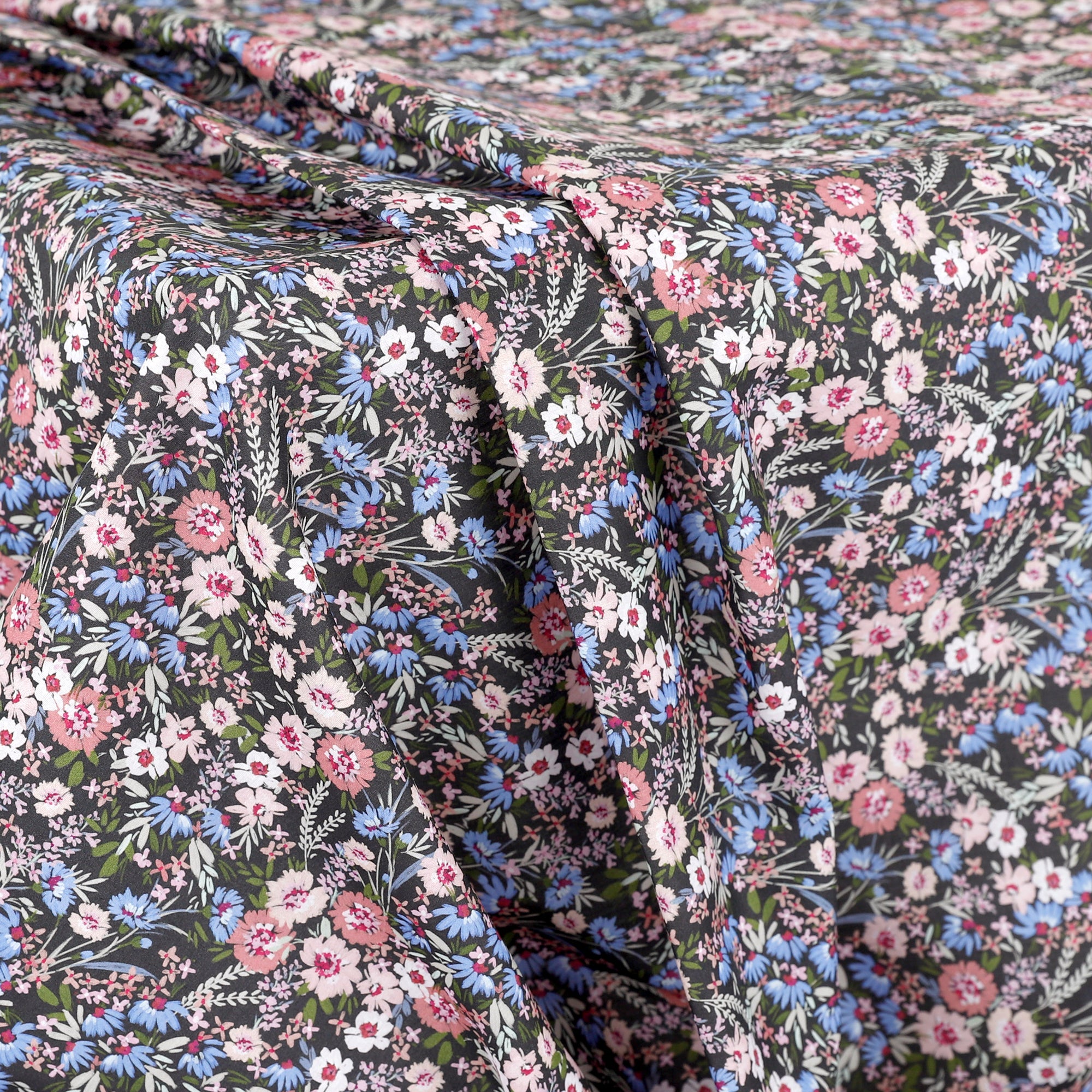 Liberty_Tana_Lawn-Sophia-GardenC_Hang.jpg
