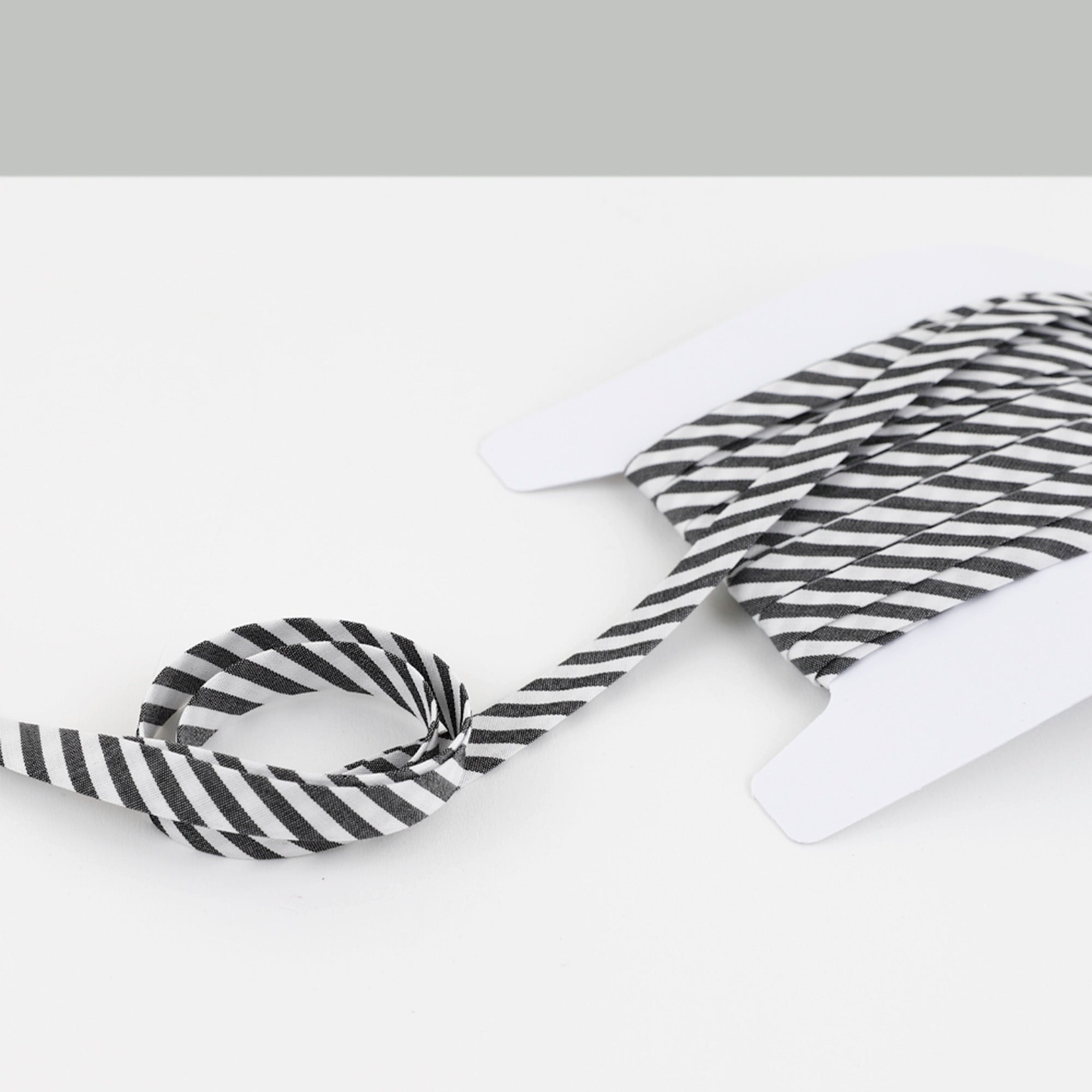 Black_x3a_White_Stripe-Bias_Binding_Roll.jpg