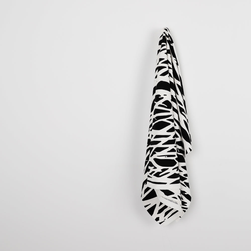 Branch Print Linen / Cotton Canvas - Black