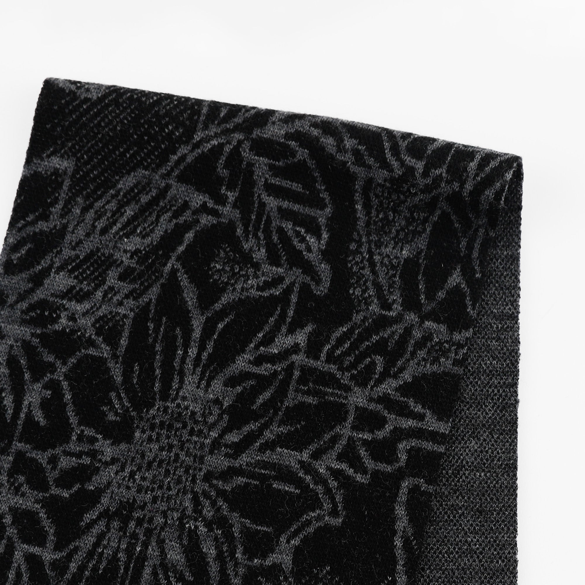 Dahlia_Merino_Jaquard_Black_Swatch.jpg