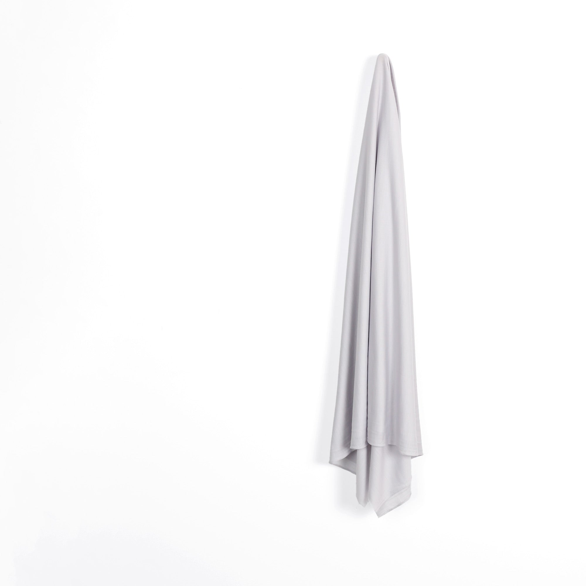 L_x3a_W-Merino-Light-Grey-Hang_f5bcf966-facf-4e11-8f96-80ebcba8059d.jpg