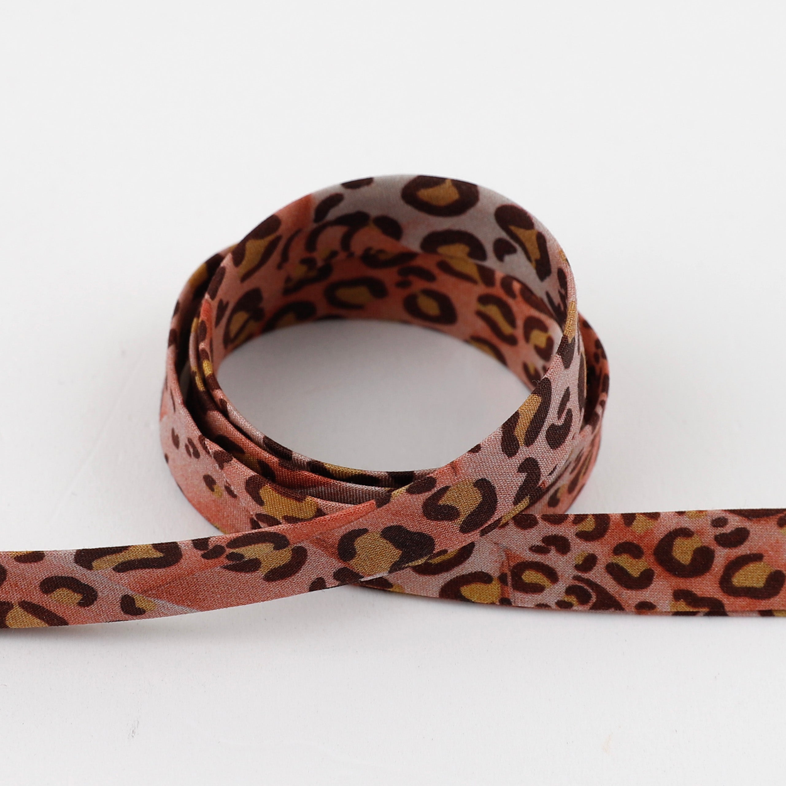 Leopard-Camo_Binding_Close.jpg