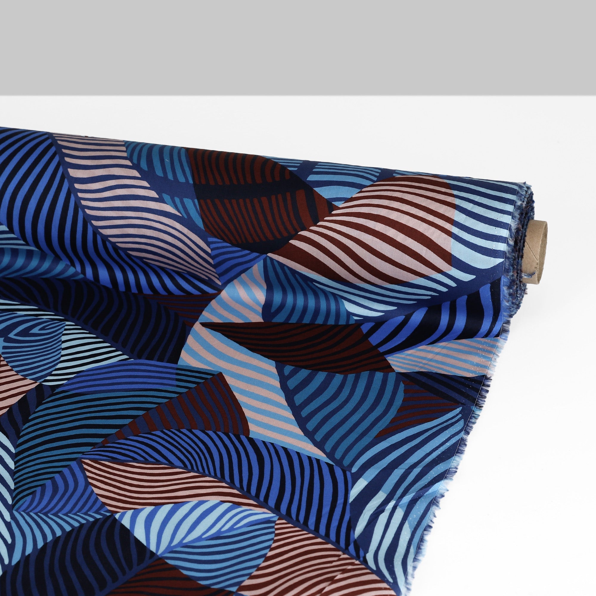 Liberty Tana Lawn - Tumbling Wilde/B
