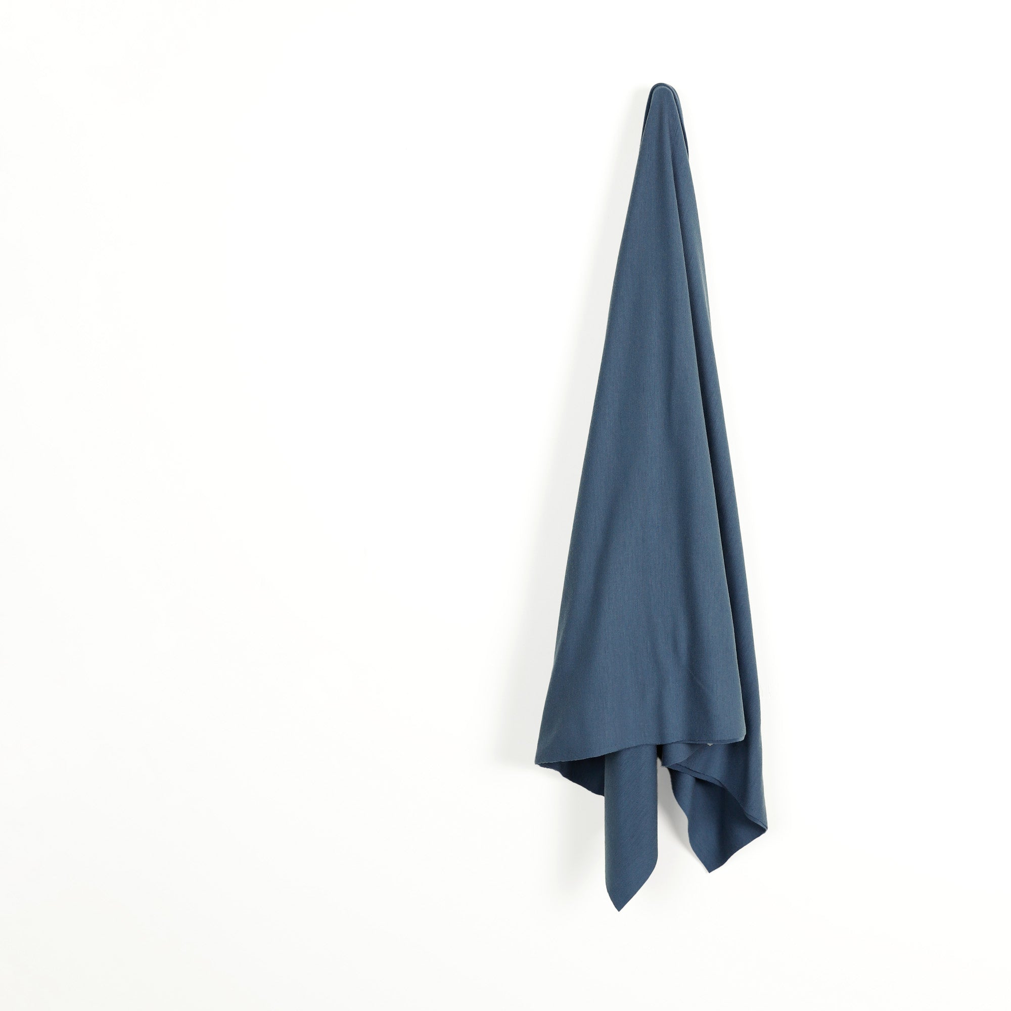 Merino-Blend-Woad-Hang_bb037d61-a6f3-4bc0-a9bb-39a8be8ea515.jpg