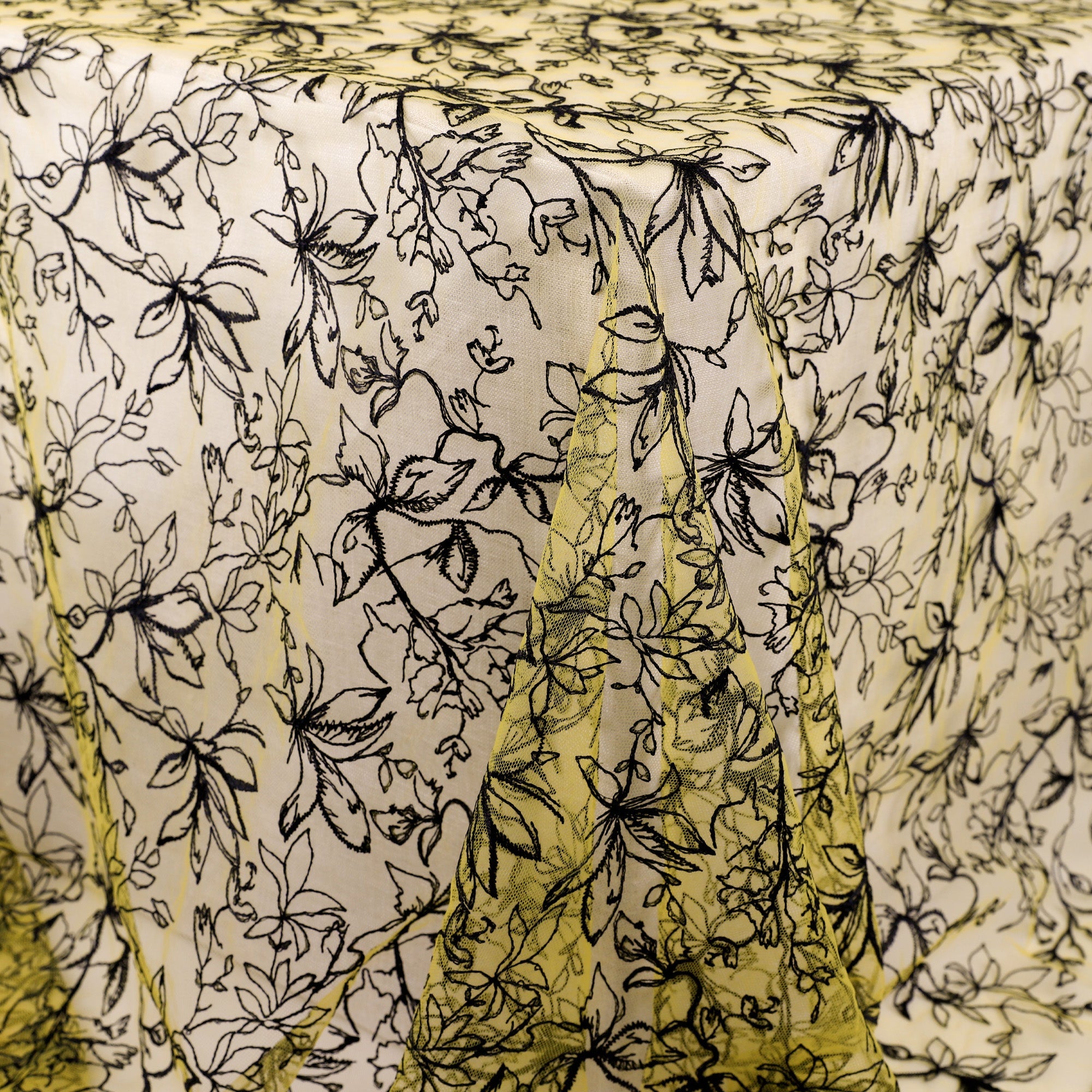 Poly_Mesh_Rambleing_Vines_Yellow_Drape.jpg